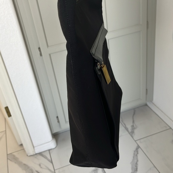 Authentic Salvatore Ferragamo Shoulder Bag - Picture 3 of 13